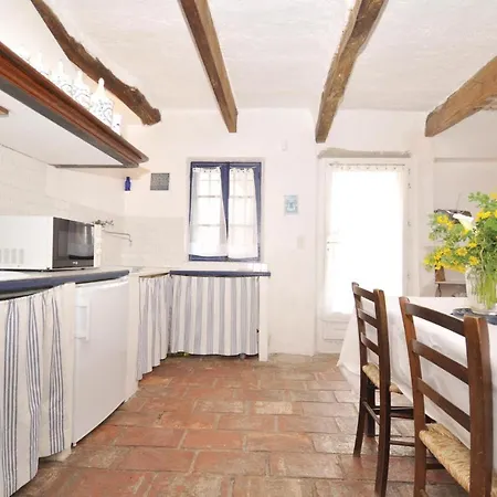 Cozy In Chateauneuf De Grasse With Kitchen Nyaraló