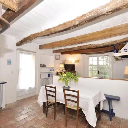 בית נופש Cozy In Chateauneuf De Grasse With Kitchen Opio