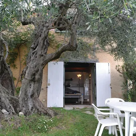 Cozy In Chateauneuf De Grasse With Kitchen Nyaraló
